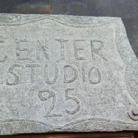 Center 25